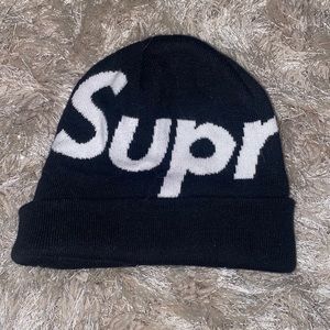Black and white supreme beanie (verified authentic)